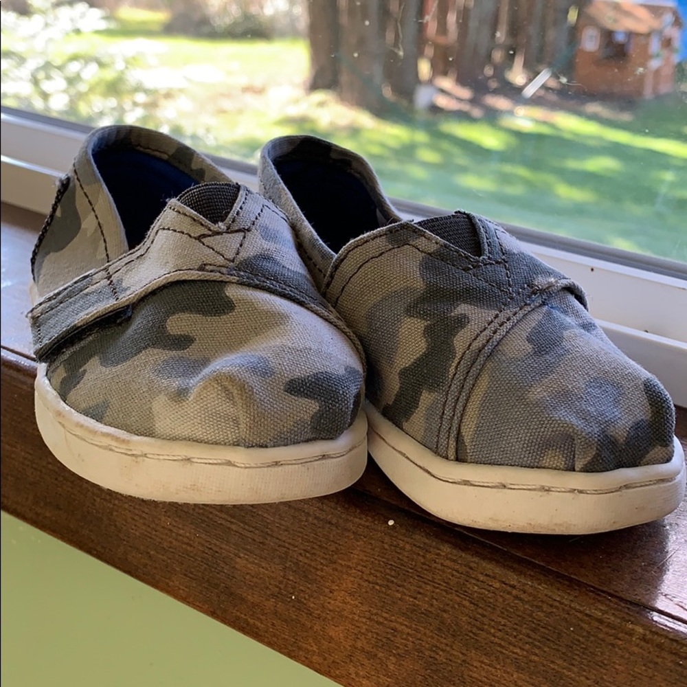 TOMS toddler size 6